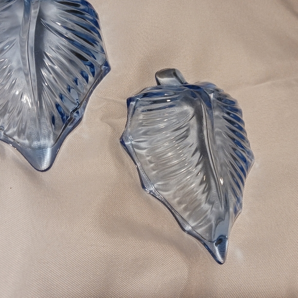 Light Blue Glass Leaf tray set - Picture 9 of 11